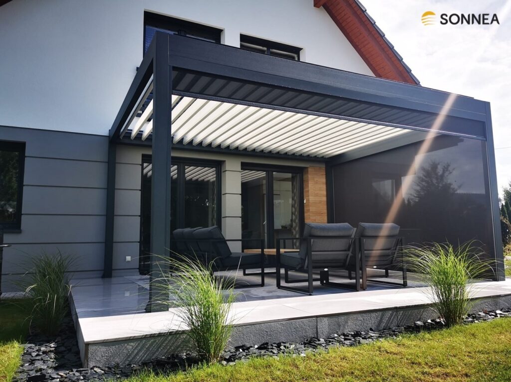 Lamellenpergola mit Screen ZIP-Jalousien