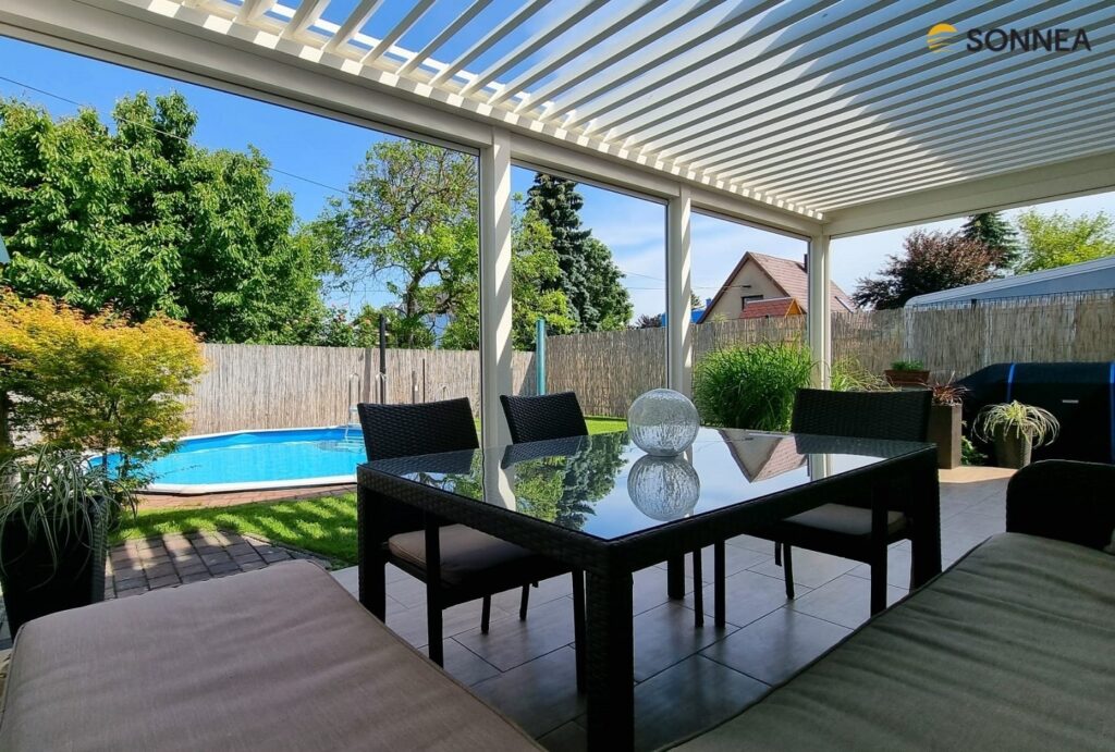 Lamellenpergola Technic mit Jalousien und Beleuchtung