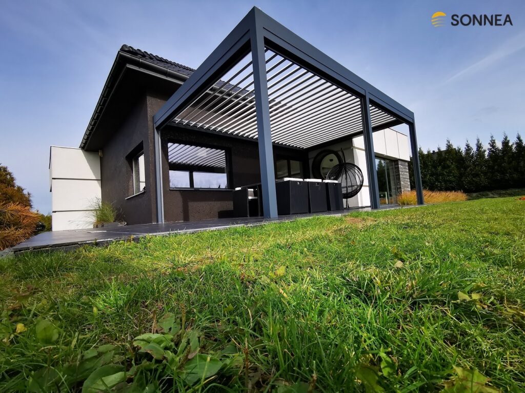 Lamellenpergola Technic mit Jalousien