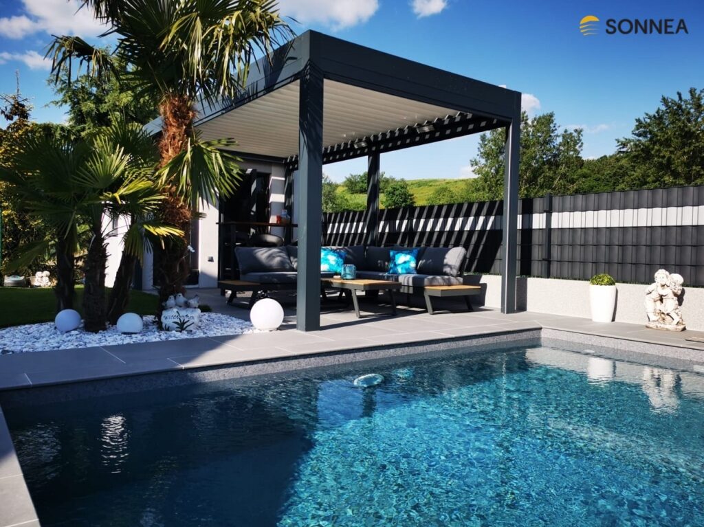 Lamellenpergola am Pool