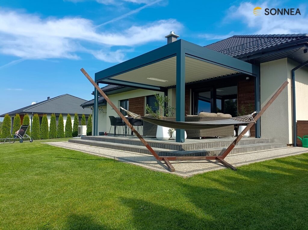 Lamellenpergola mit Screen ZIP-Jalousien