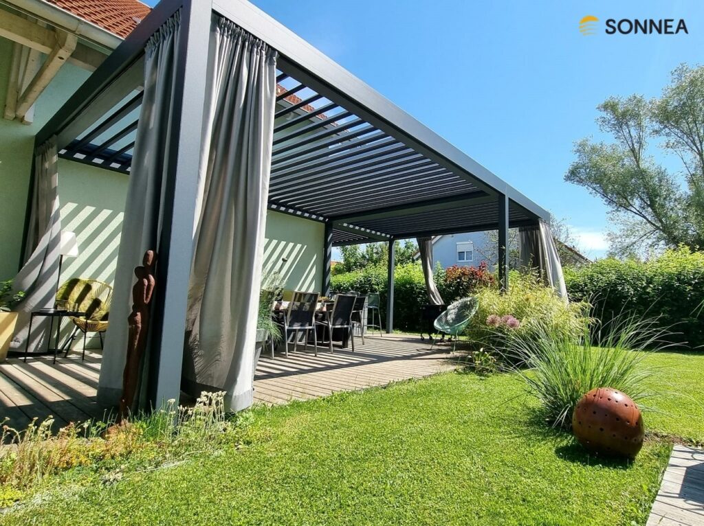 Lamellenpergola mit drei Modulen